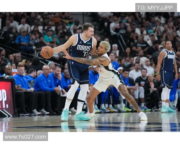 2019年NBA精彩对决马刺与骑士的巅峰对抗回顾与分析 2019年NBA精彩对决马刺与骑士的巅峰对抗回顾与分析