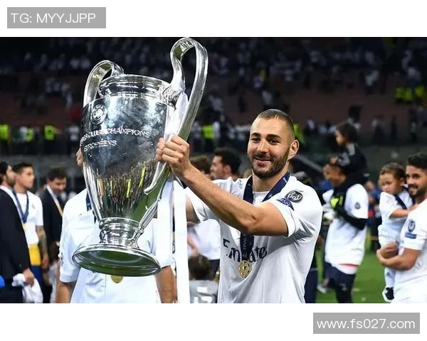 本泽马领衔新阵容展现实力球迷期待他在赛季中的精彩表现 本泽马领衔新阵容展现实力球迷期待他在赛季中的精彩表现