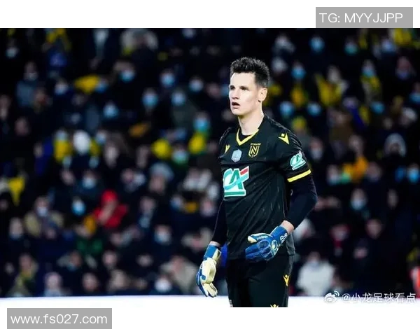 邓伯什与鹿特丹的激烈对决揭示足球战术的精彩博弈与团队合作的重要性 邓伯什与鹿特丹的激烈对决揭示足球战术的精彩博弈与团队合作的重要性